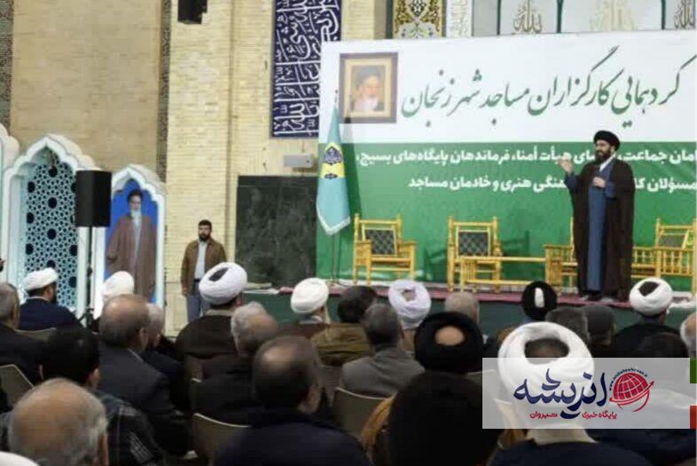 جذب جوانان و نوجوانان از مهم‌ترین ماموریت‌های کارگزاران مساجد است 