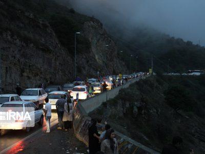 جاده چالوس یک‌طرفه شد/ محدودیت‌ تردد در آزادراه تهران-شمال برای تخلیه بار ترافیک