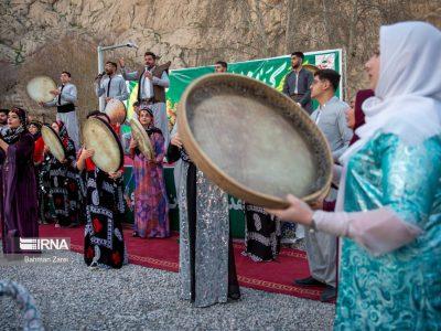 برگزاری جشن و شادی در تاق‌ بستان کرمانشاه