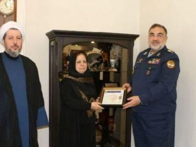 دیدار فرمانده نیروی هوایی با خانواده‌های شهیدان خلعتبری و اسعدی یساقی