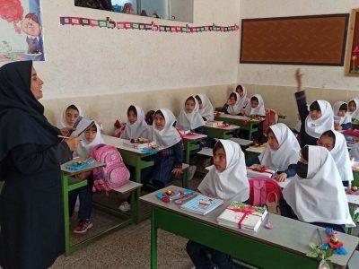 مدیرکل آموزش و پرورش سمنان: جامعه و معلمان حقوق متقابل دارند