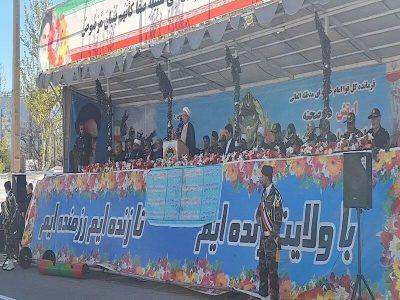 نماینده ولی فقیه در کردستان: ارتش ایران یک نیروی با فضیلت و با فرهنگ است