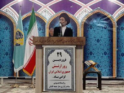 امام جمعه کاشان:ارتش فرزند انقلاب و تجلی پیوند ملت و نیروهای مسلح است