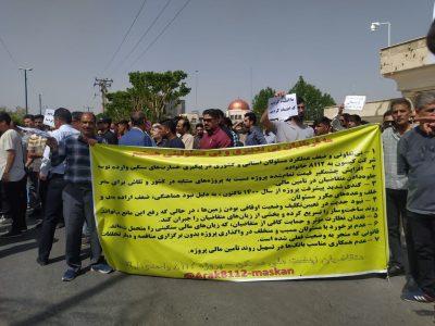 جمعی از متقاضیان نهضت ملی مسکن اراک خواستار تسریع در تکمیل این طرح شدند