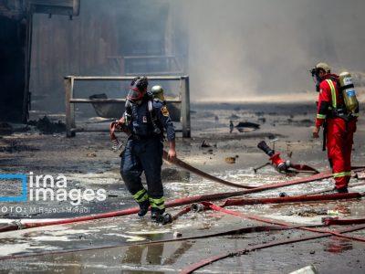 ۴۰ آتش نشان بوشهری اسکله بندر شهید رجایی حضور دارند
