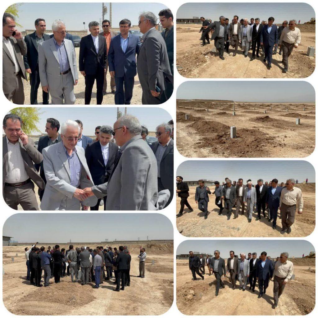 بازدید مسئولان استانی و شهرستانی از گلخانه 100 هکتاری دوین