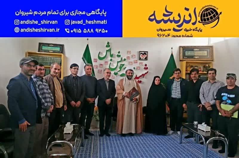 دیدار هنرمندان خوشنویس با امام جمعه شهرستان شیروان