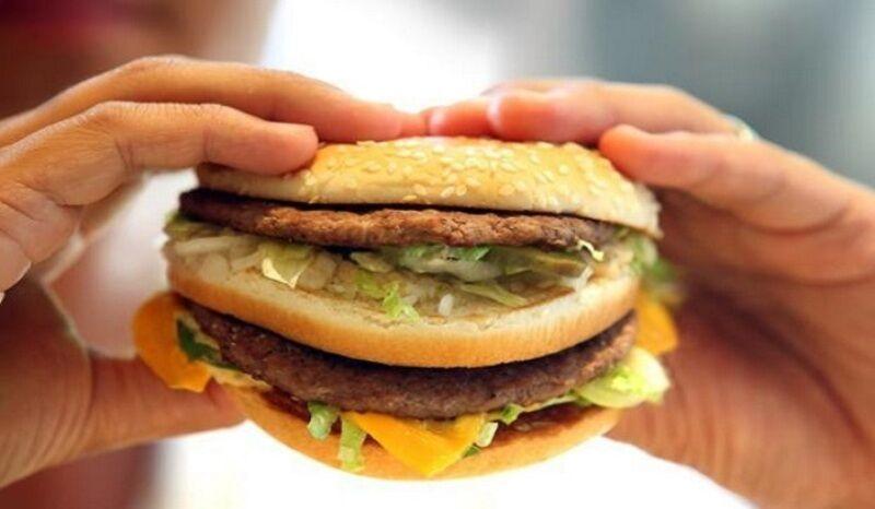 خوردن غذا بعد از ساعت ۹ شب و ارتباط آن با چاقی، پشتوانه علمی قطعی ندارد