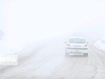 کولاک زمینی جاده نهاوند نورآباد را مسدود کرد