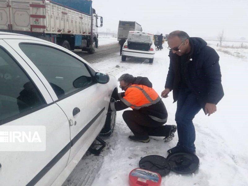 سطح جاده‌های استان زنجان لغزنده است