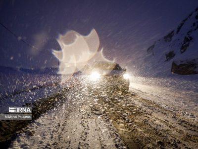 کولاک شبانه در گردنه های اسدآباد،گرین و مسیرهای همدان-سنندج و همدان-بیجار