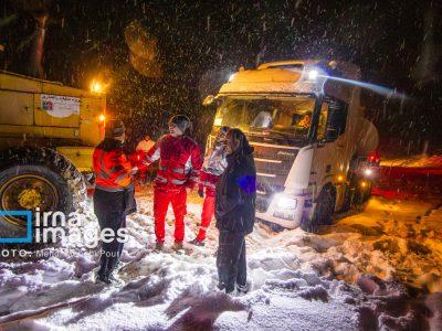 برف و کولاک ۲جاده اصلی خراسان رضوی را مسدود کرد