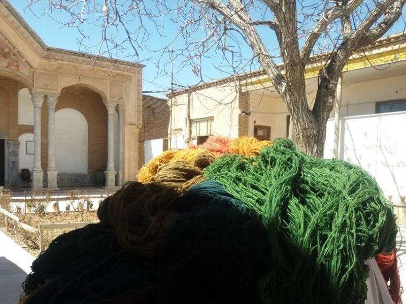 فعال اقتصادی: تولید زیراندازها و دستبافتههای بینظیر ایرانی حاصل رنگرزی مطلوب پشم است