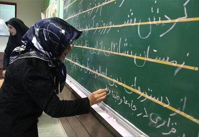 سوادآموزی در زنجان؛ کار با گوشی همراه و رایانه از محرک های جذب بی‌سوادان