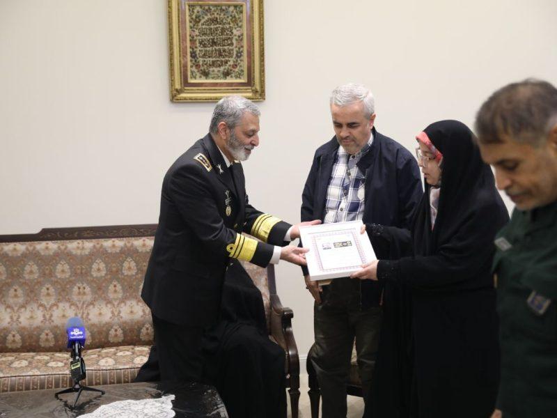 اعطای درجه سپهبدی شهید محمد باقری به خانواده ایشان