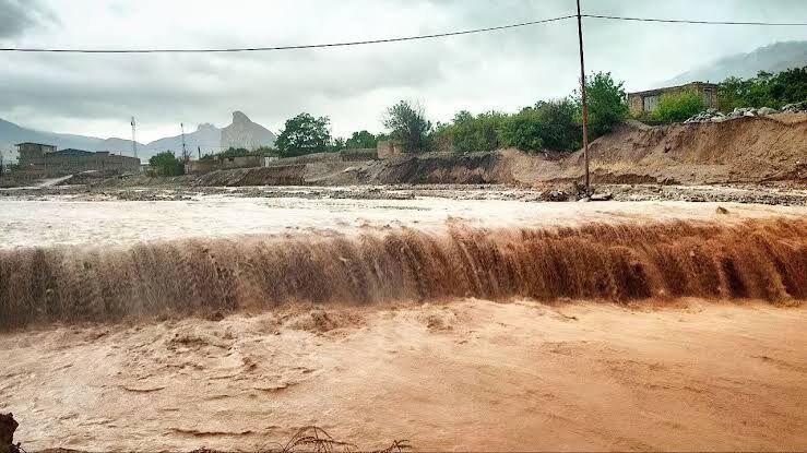 مسیر ارتباطی ۶ روستای لامرد قطع است