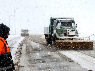 برف وکولاک جادههای خراسان رضوی را فراگرفت