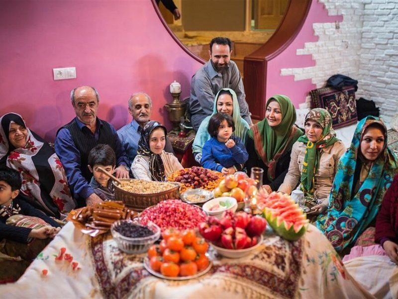 همنشینی با مردم فارس در شب چله؛ به طعم گردو آوگشا، به عطر نرگس