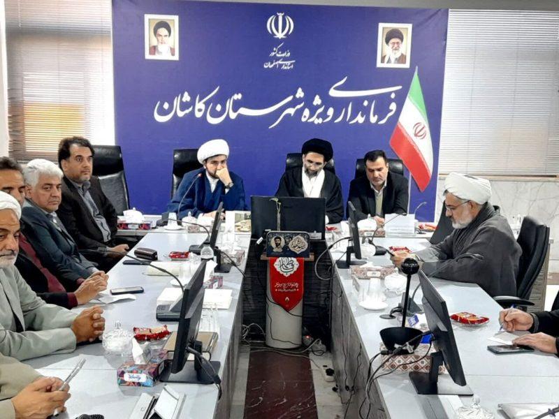 امام جمعه کاشان: معرفی الگوهای مردمی پایبند به نماز اول وقت ضروری است