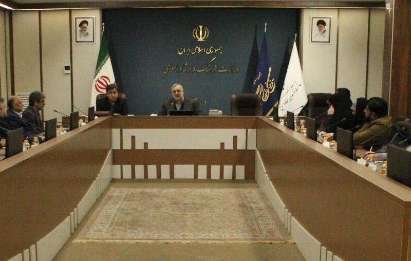 معاون فرهنگی: مسئله کتابخوانی به کمبود کاغذ محدود نمیشود