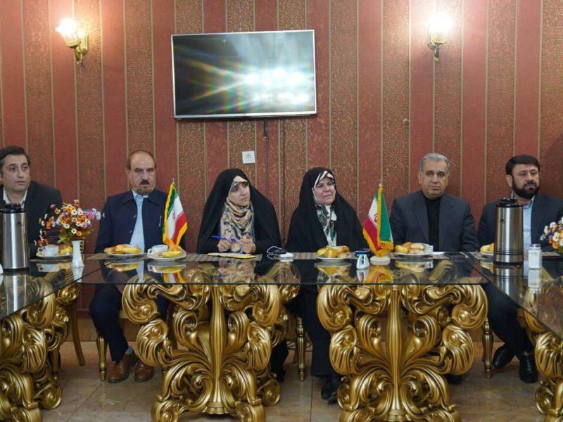 معاون رئیس‌جمهور بر هم‌افزایی دولت و احزاب برای عبور از شرایط پیچیده تاکید کرد