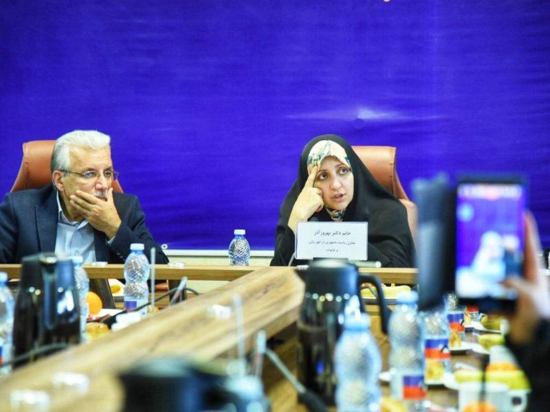 معاون رئیس‌جمهور: دولت چوب‌جادو ندارد؛ برای حل مسائل زنان به کمک دانشگاهیان نیازمندیم