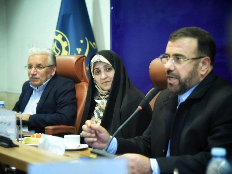 استاندار فارس بر مساله‌محور شدن پایان‌نامه‌های دانشگاهی تاکید کرد