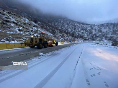 بیش از هزار و ۴۰۰ کیلومتر از محورهای خراسان جنوبی برفروبی شد