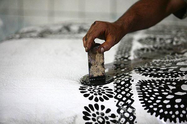 اسکو؛ جایی که هر روسری، داستانی از موم و رنگ دارد