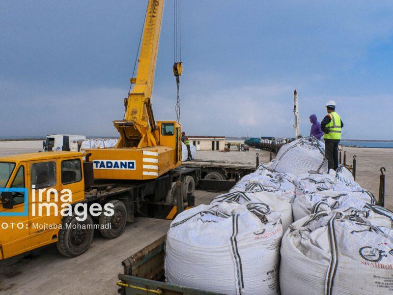 رشد ۵۳ درصدی عملیات تخلیه و بارگیری در بندرکاسپین