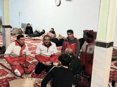 هلال احمر کردستان ۴۳۱ مسافر گرفتار در برف را اسکان اضطراری داد