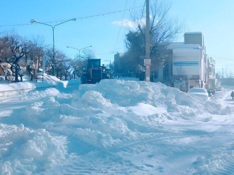 لزوم تقویت ناوگان برفروبی فریدونشهر برای پاکسازی ۳۵ هزار تن برف از معابر+ فیلم