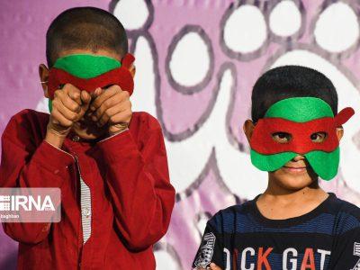 جشن زمستانه برای کودکان کار آمل / شعله کوچک شادی در سرمای روزگار