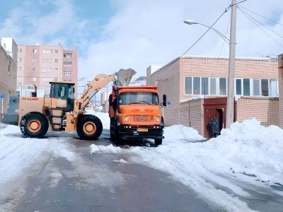 ۱۱ هزار تن برف از معابر شهر داران جمع آوری شد