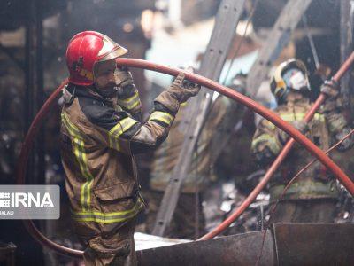 حریق سوله نگهداری مواد پلیمری در ساوجبلاغ منجر به فوت ۲ نفر شد