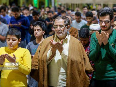 در میانه راه معنویت؛ اعتکاف ۱۶۰ هزار نفری فارس در اوج