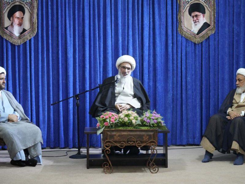 امام جمعه بوشهر: پلیس پیشانی نظام در ارتباط با مردم است