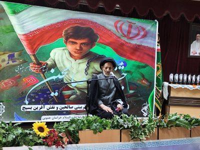 امام جمعه بیرجند: نسل جوان با علم و ایمان به تحقق عدالت جهانی کمک خواهد کرد