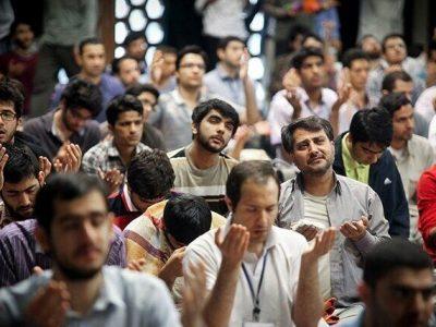 ۵۰ هزار نفر در قم معتکف شدند