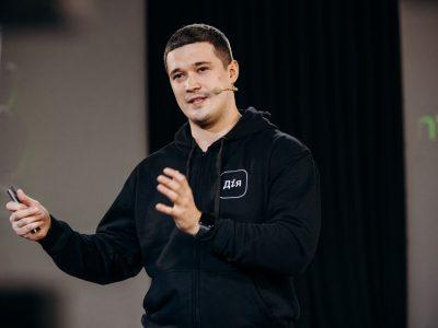 زلنسکی وزیر دفاع خود را برکنار می کند