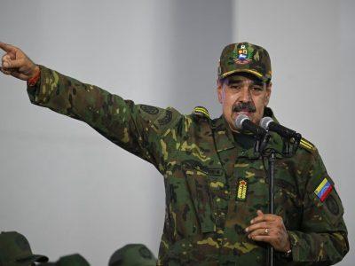 ادعای رسانههای غربی : مادورو در جریان حملات آمریکا بازداشت و منتقل شده است