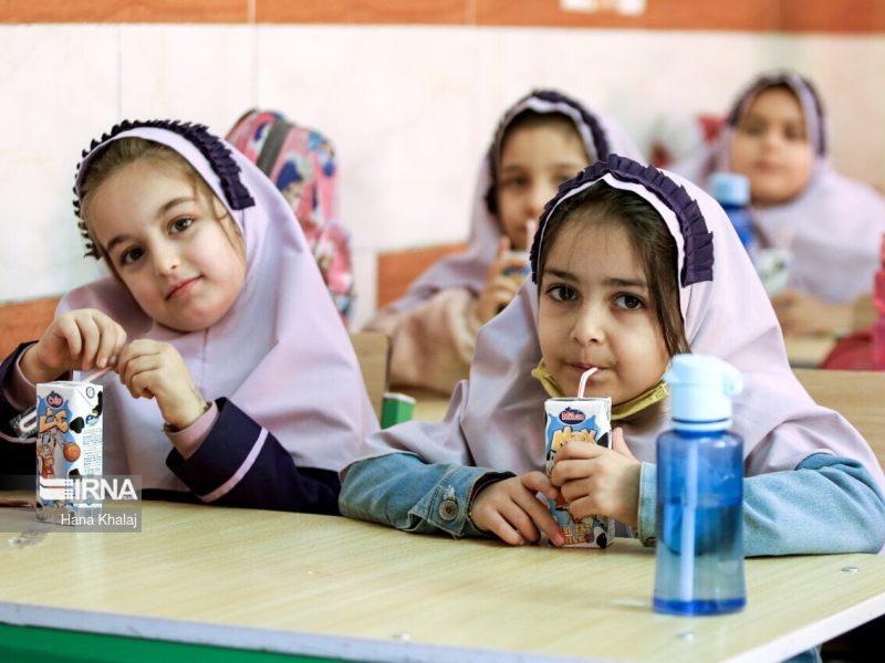 توزیع ۱۷ میلیون بسته شیر در میان دبستانی‌های فارس