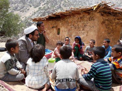 دنبال آموزش کودکان و از حاشیه دور هستیم