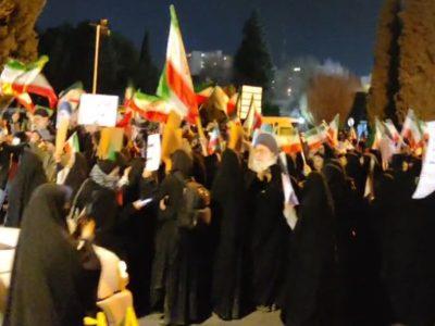 فیلم| اجتماع دانشگاهیان شیراز برای ایران مقتدر