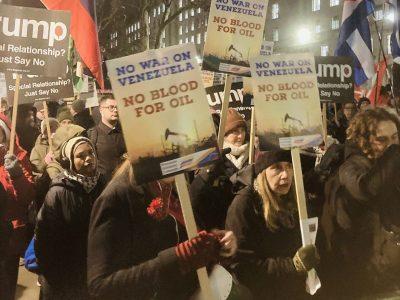 انگلیسیها در اعتراض به حمله آمریکا علیه ونزوئلا تظاهرات کردند