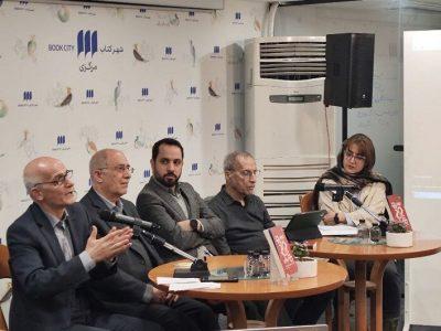 کجخوانی روایت رسمی از تاریخ، باعث لجخوانی مردم میشود