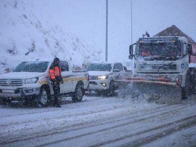 بارش برف و کولاک راه ارتباطی ۱۷۳ روستای آذربایجانشرقی را بست