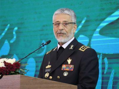 دریادار سیاری: دشمن در صورت وقوع جنگ آسیب زیادی خواهد دید