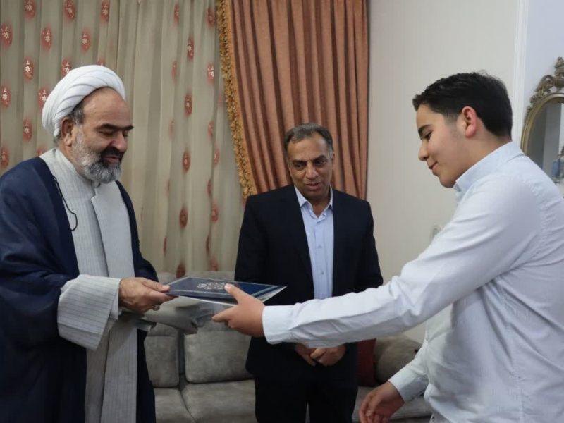 حضور کارگردان ۱۷ ساله یزدی در جشنواره بینالمللی تئاتر فجر