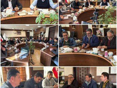 نشست همافزایی فرماندار شیروان با اعضای اتاق اصناف و جمعی از بازاریان در راستای صیانت از حقوق مصرفکنندگان